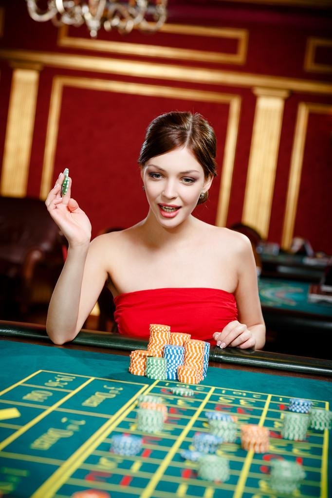 sinar mobile app interface showing slot games and live casino options
